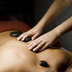 Massage aux pierres chaudes